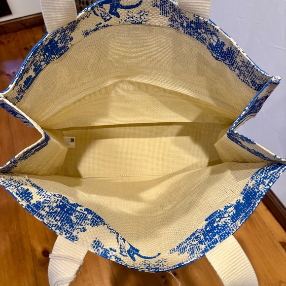 DIOR Toile de Jouy Tiger Motif from the Dioriviera Capsule Collection. - Picture 7 of 10